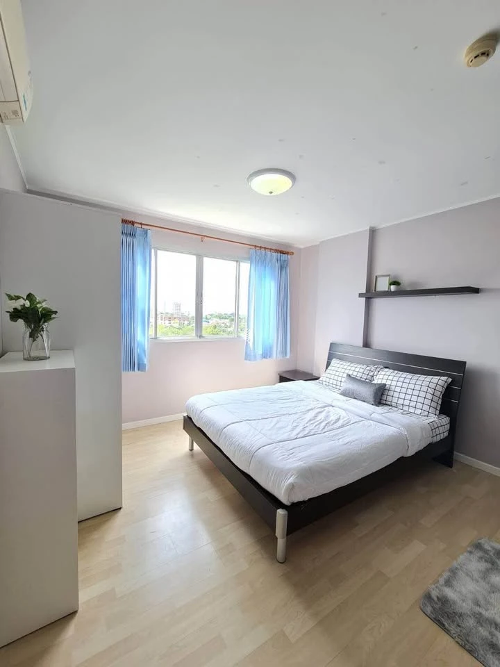 For rent: Dcondo Charan-Bangkhunnon, 8th floor, nice and fully furnished unit. Book now!