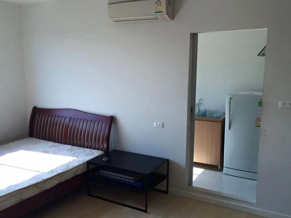 For rent: Dcondo Charan-Bangkhunnon, a nice room with full amenities. Just bring your bags and move in!