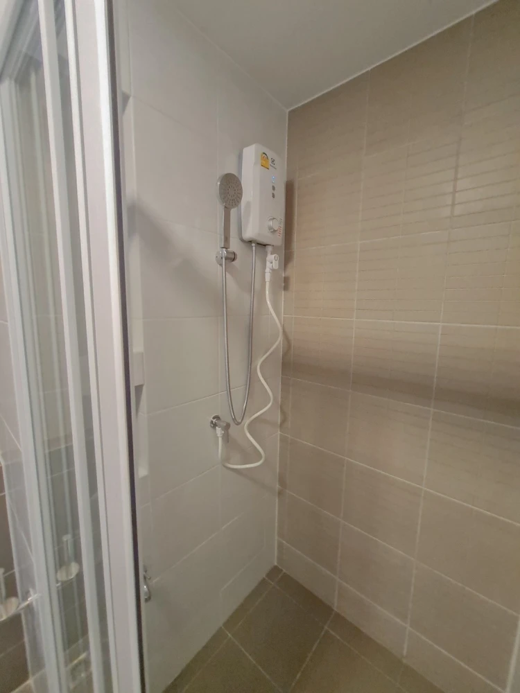 For rent: dcondo Hideaway Rangsit, 1 bedroom, 1 bathroom, fully furnished and equipped. Reserve now!