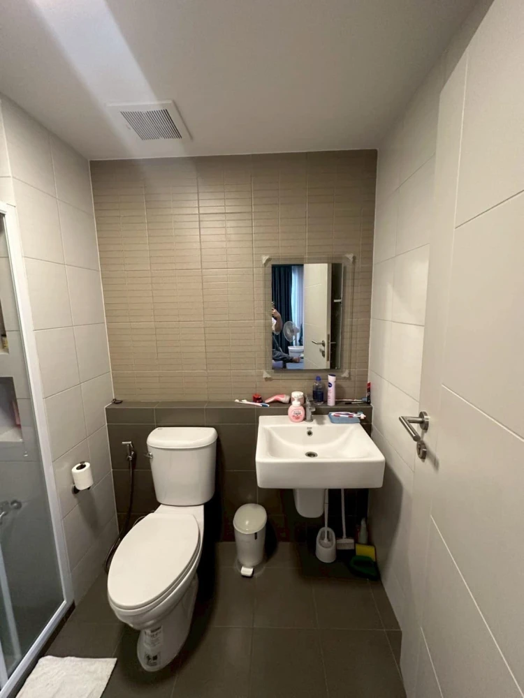 For rent: dcondo Hideaway Rangsit, 2nd floor, corner room, outside view, fully furnished, nice to live in, book now.