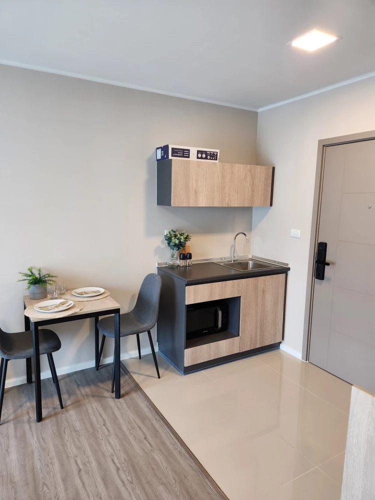 For rent DCONDO HIDEAWAY RANGSIT, good view, high privacy, not next to the garbage room, fully furnished room, don't miss it.
