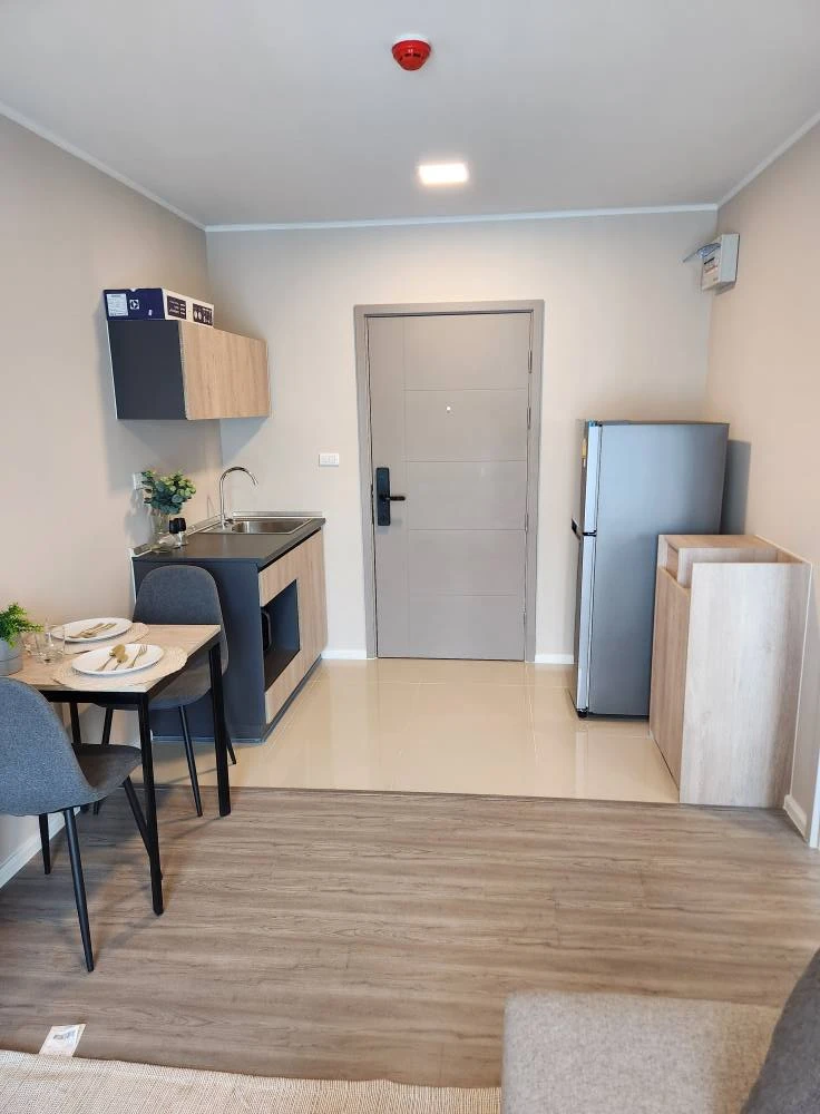 For rent DCONDO HIDEAWAY RANGSIT, good view, high privacy, not next to the garbage room, fully furnished room, don't miss it.