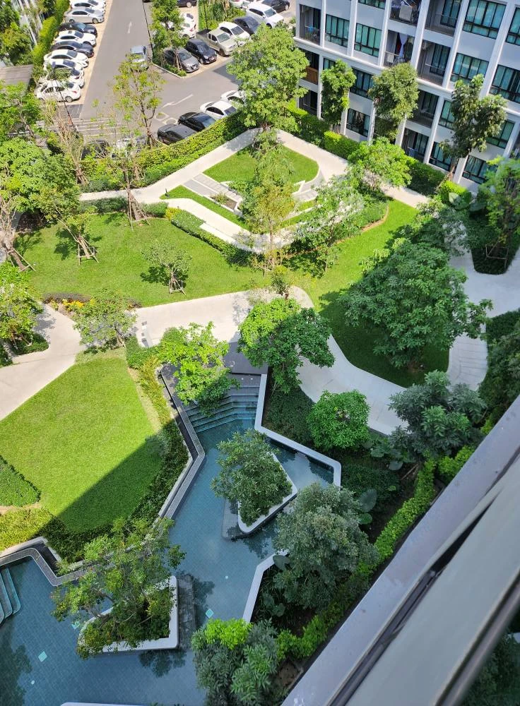 For rent DCONDO HIDEAWAY RANGSIT, good view, high privacy, not next to the garbage room, fully furnished room, don't miss it.