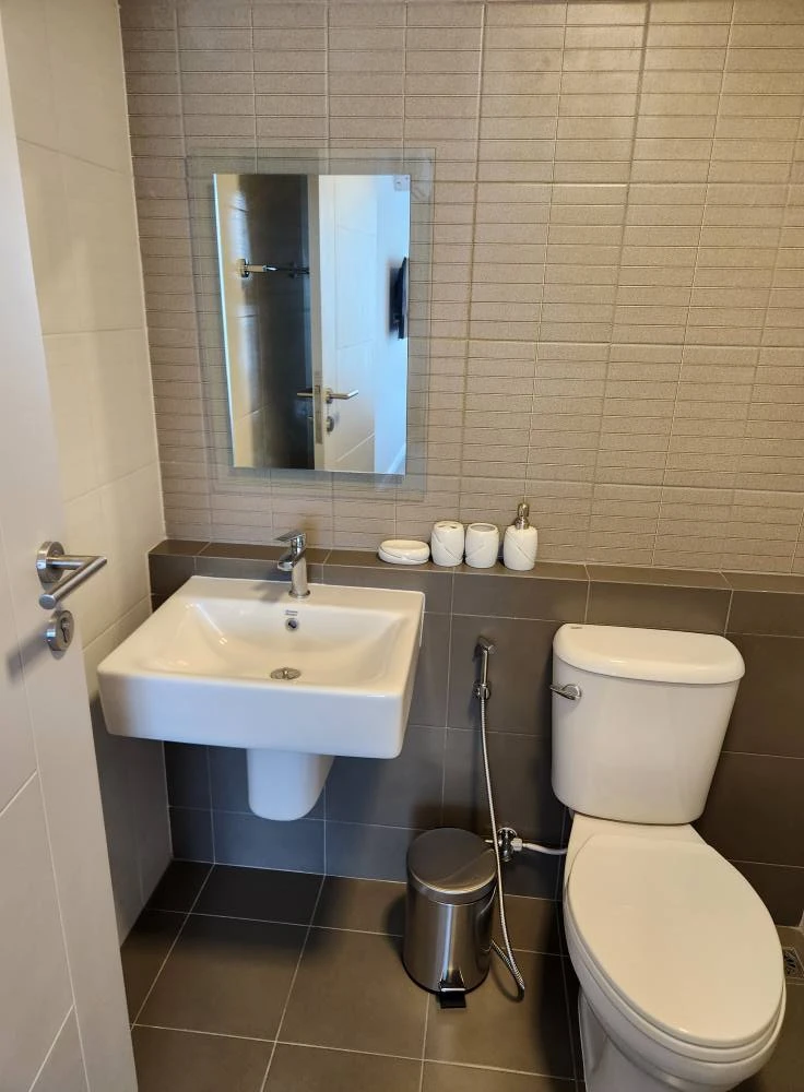 For rent DCONDO HIDEAWAY RANGSIT, good view, high privacy, not next to the garbage room, fully furnished room, don't miss it.
