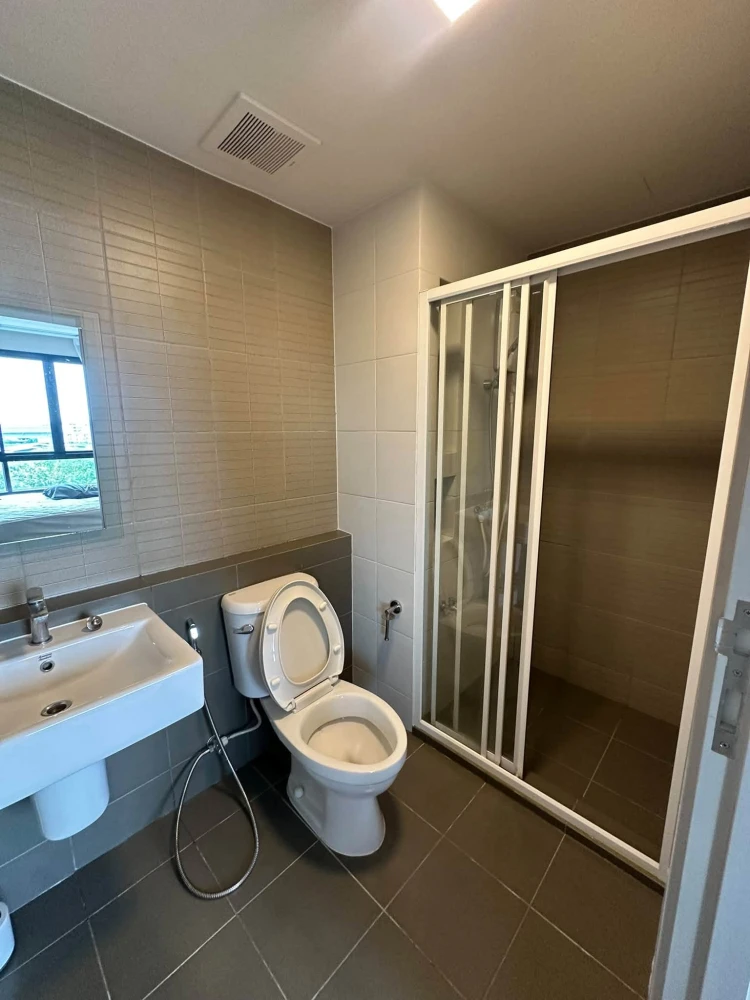 For Rent: dcondo Hideaway Rangsit. A pleasant unit featuring full amenities at an affordable price—book now!