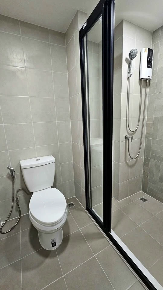 For rent: dcondo hype rangsit, 3rd floor, exterior view, beautiful room, fully furnished, ready to move in. Book now!