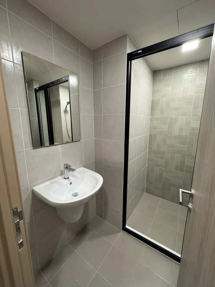 For rent: dcondo hype rangsit, 4th floor, fully furnished room, nice to live in. If interested, hurry and reserve.