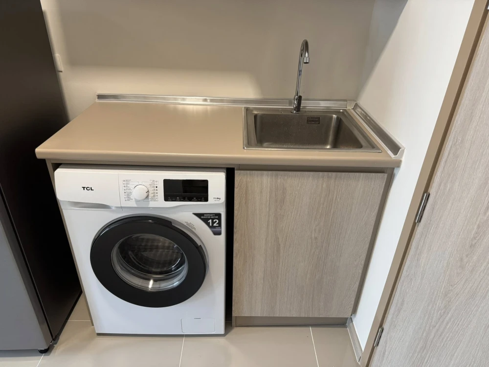 For rent: dcondo hype rangsit, 4th floor, fully furnished room, nice to live in. If interested, hurry and reserve.