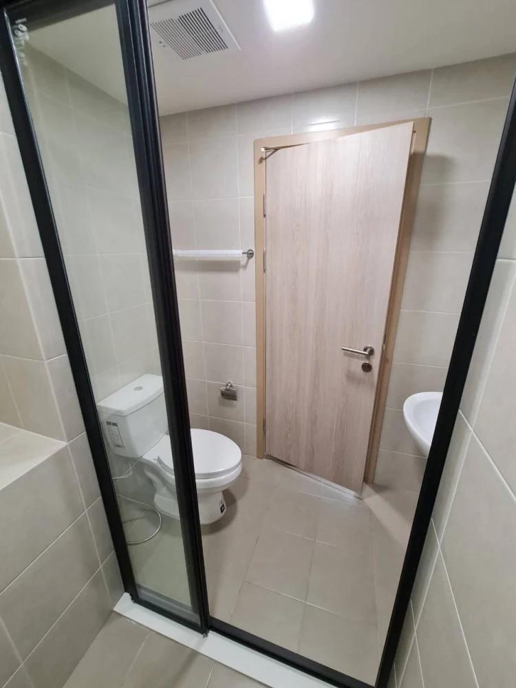 For rent: dcondo hype rangsit, 4th floor, fully furnished room, nice to live in. If interested, hurry and reserve now. Urgent!