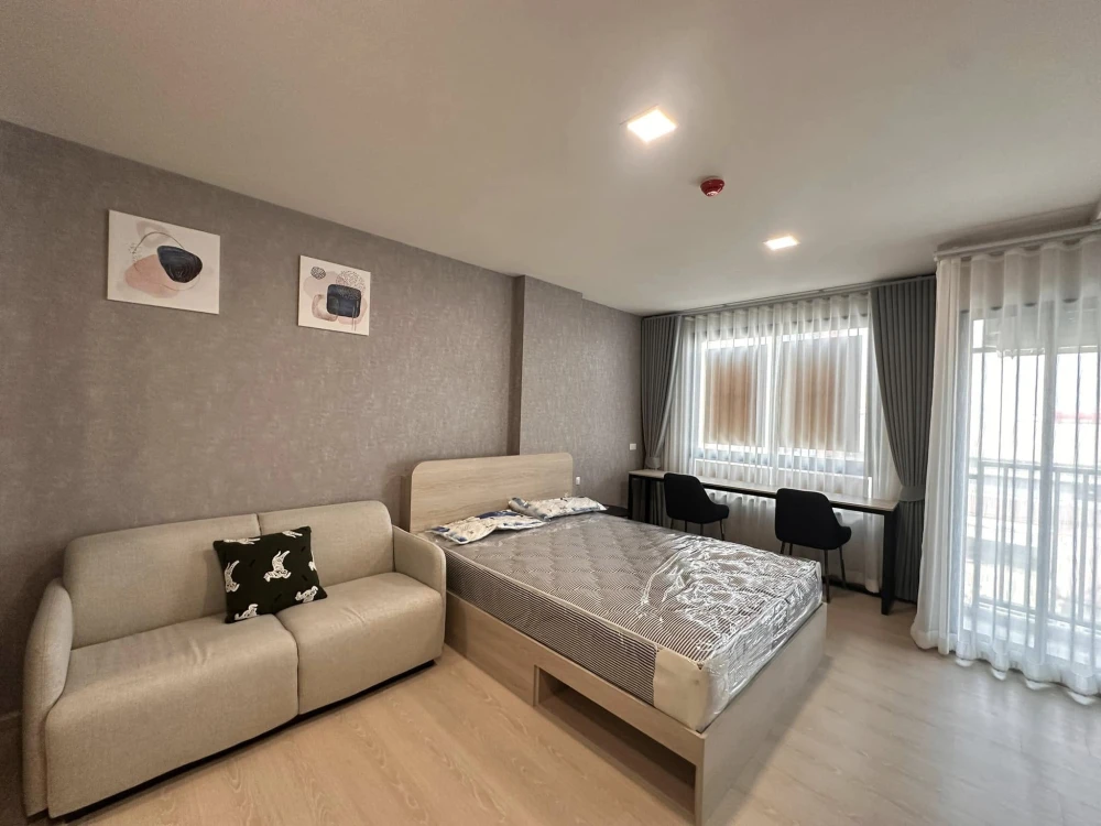 For rent dcondo hype rangsit 6th floor, beautiful view of the swimming pool, open, airy, fully furnished, comfortable, book now, don't miss it.