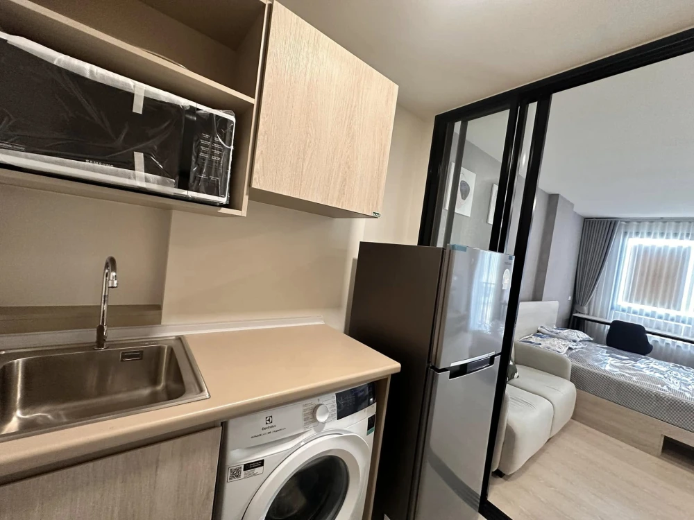 For rent dcondo hype rangsit 6th floor, beautiful view of the swimming pool, open, airy, fully furnished, comfortable, book now, don't miss it.
