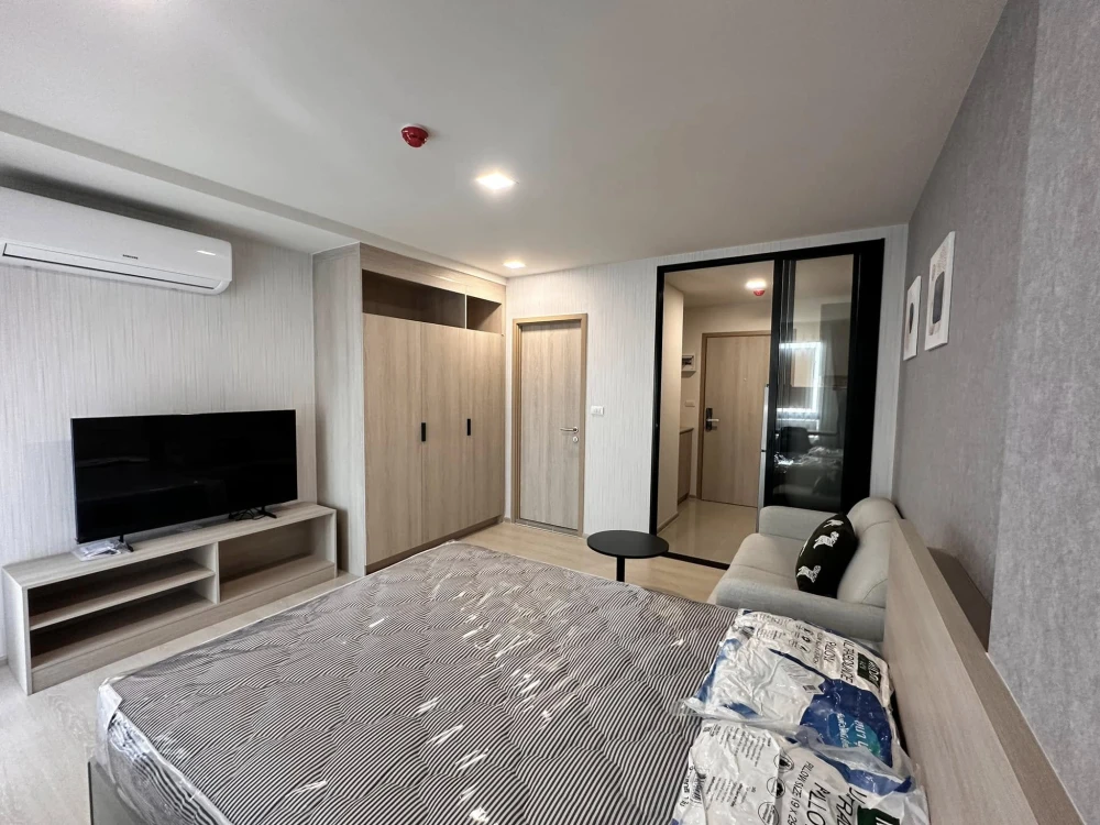 For rent dcondo hype rangsit 6th floor, beautiful view of the swimming pool, open, airy, fully furnished, comfortable, book now, don't miss it.