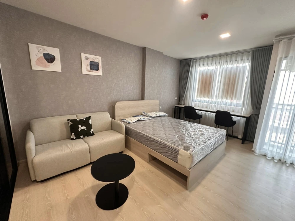For rent dcondo hype rangsit 6th floor, beautiful view of the swimming pool, open, airy, fully furnished, comfortable, book now, don't miss it.
