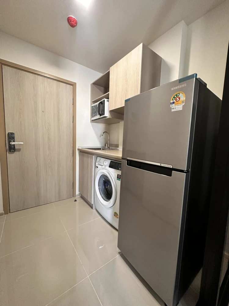 For rent dcondo hype rangsit 6th floor, beautiful view of the swimming pool, open, airy, fully furnished, comfortable, book now, don't miss it.