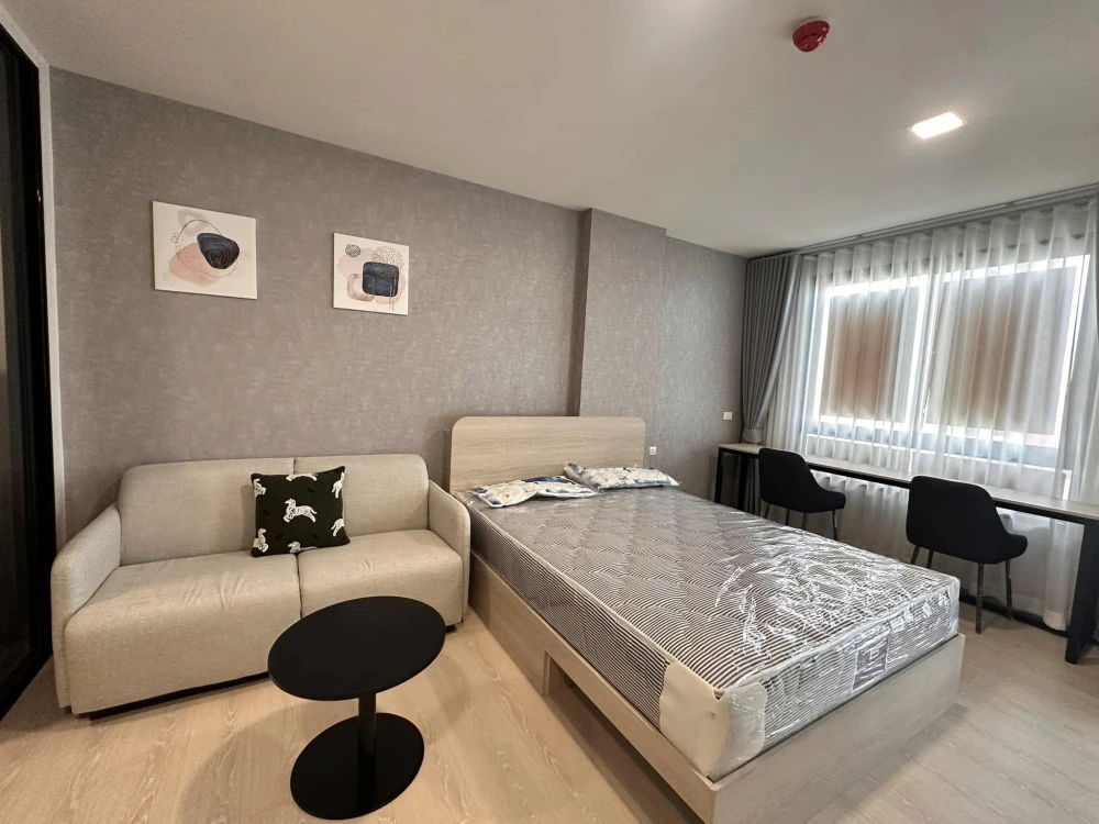 For rent dcondo hype rangsit 6th floor, beautiful view of the swimming pool, open, airy, fully furnished, comfortable, book now, don't miss it.