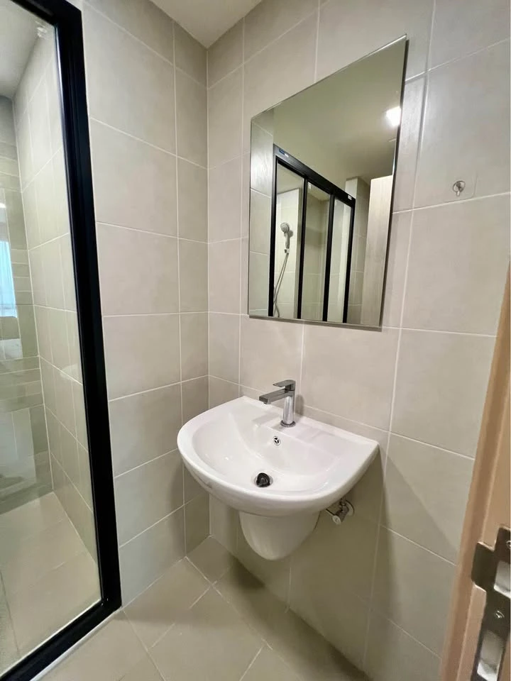 For rent: dcondo Hype Rangsit, Studio room with full set of furniture, just bring your own luggage and move in.