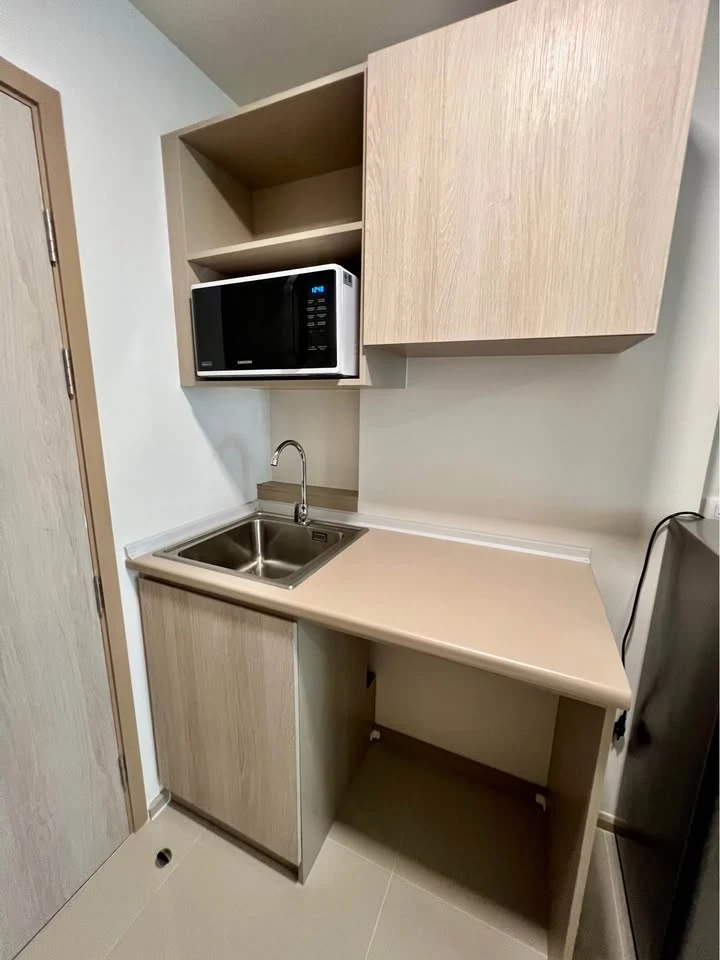 For rent: dcondo Hype Rangsit, Studio room with full set of furniture, just bring your own luggage and move in.