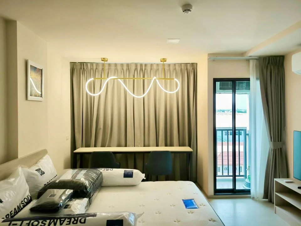For rent: dcondo Hype Rangsit, Studio room with full set of furniture, just bring your own luggage and move in.