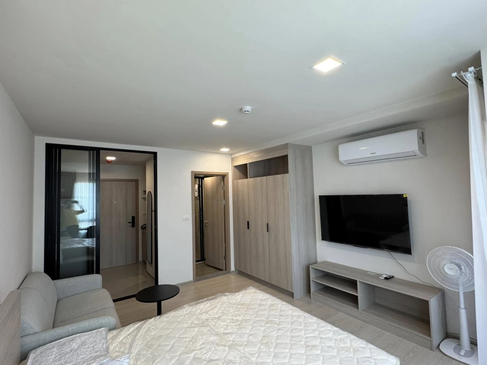 For rent: DCondo Hype Rangsit, opposite Bangkok University, fully furnished, appliances included, ready to move in. You must book this.