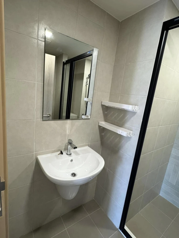 For rent: DCondo Hype Rangsit, opposite Bangkok University, fully furnished, appliances included, ready to move in. You must book this.