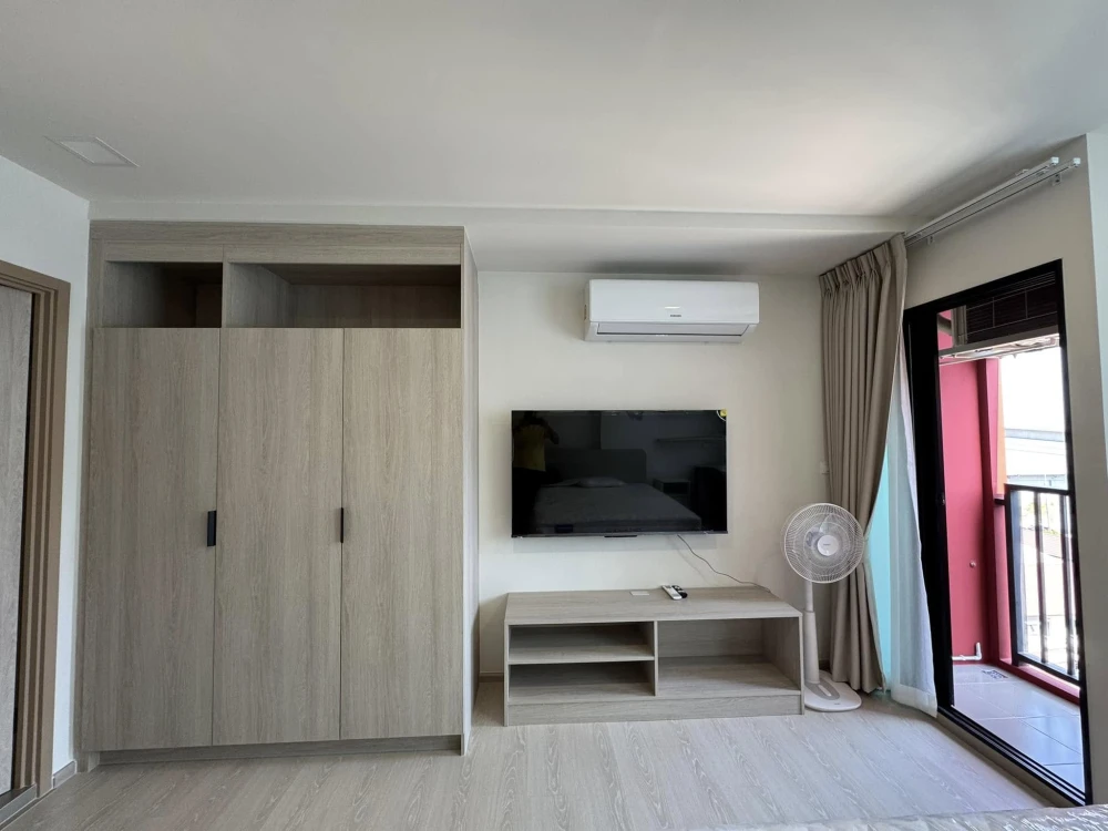 For rent: DCondo Hype Rangsit, opposite Bangkok University, fully furnished, appliances included, ready to move in. You must book this.