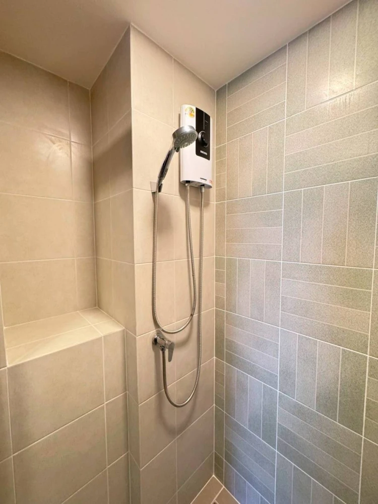 For rent: dcondo Shine Rangsit, 2nd floor. Nice, fully furnished unit. Book now! Don't miss out!