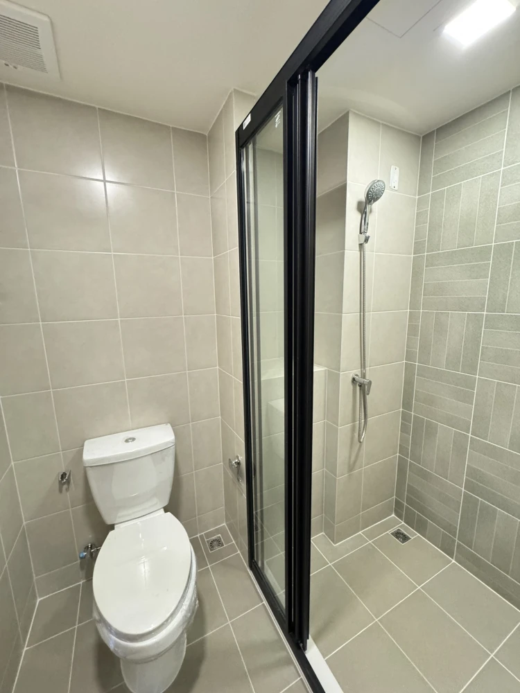 For rent dcondo shine rangsit comes with furniture and electrical appliances. If interested, hurry and book now. Don't miss out.