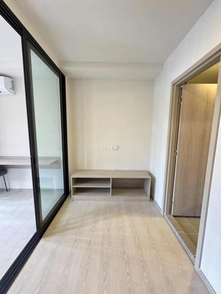 For rent dcondo shine rangsit comes with furniture and electrical appliances. If interested, hurry and book now. Don't miss out.