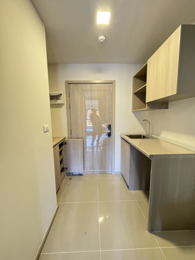 For rent dcondo shine rangsit comes with furniture and electrical appliances. If interested, hurry and book now. Don't miss out.