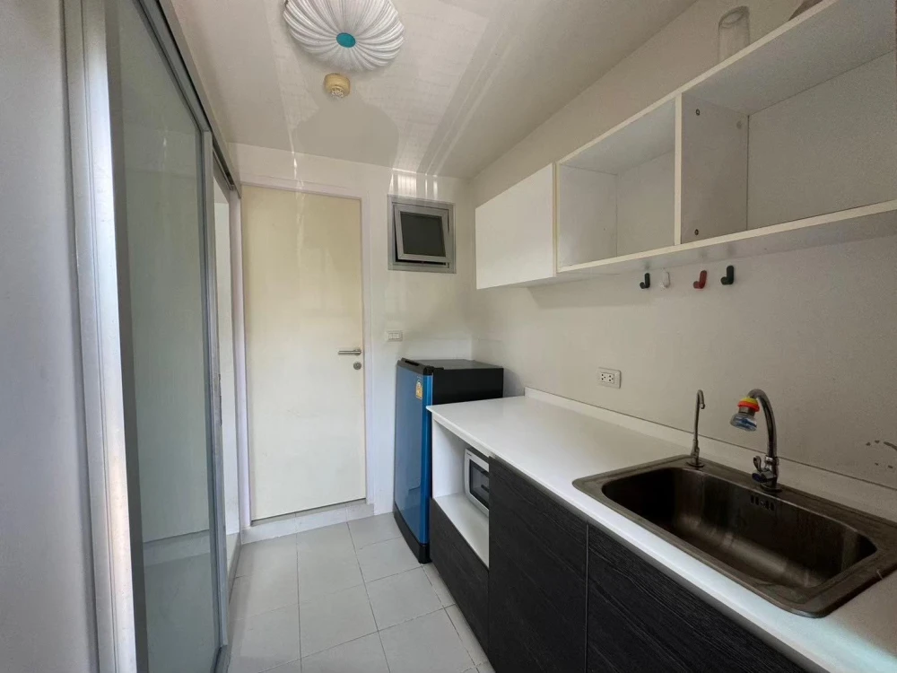 For rent: Dcondo Sukhumvit 109, 2nd floor, corner room, partitioned room, fully furnished. Interested? Book now. Don't miss out.