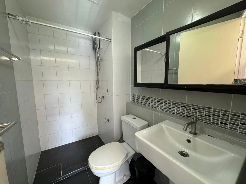 For rent: Dcondo Sukhumvit 109, 2nd floor, corner room, partitioned room, fully furnished. Interested? Book now. Don't miss out.