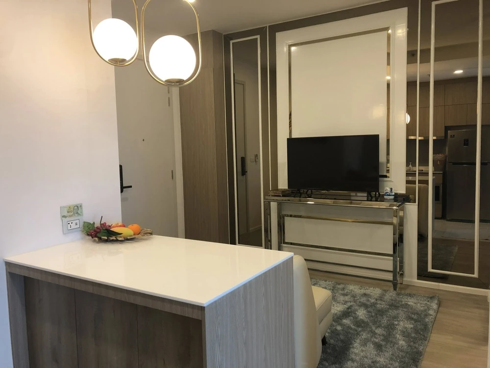 For rent: De Lapis Charan 81, 19th floor, nice room, fully furnished, reserve now, don't miss out!