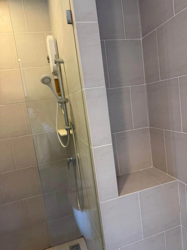 For rent: De Lapis Charan 81, 27th floor. Nice, fully furnished unit. Book now, don't wait!