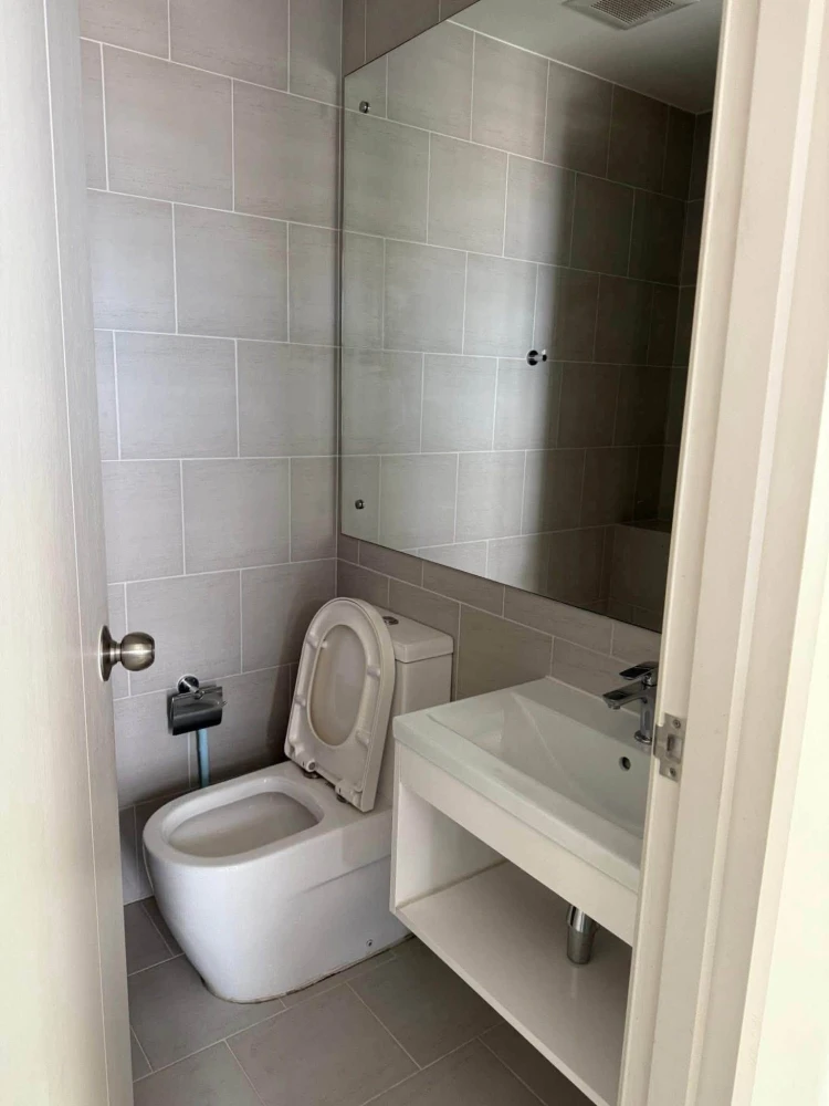 For rent: De Lapis Charan 81, 27th floor. Nice, fully furnished unit. Book now, don't wait!