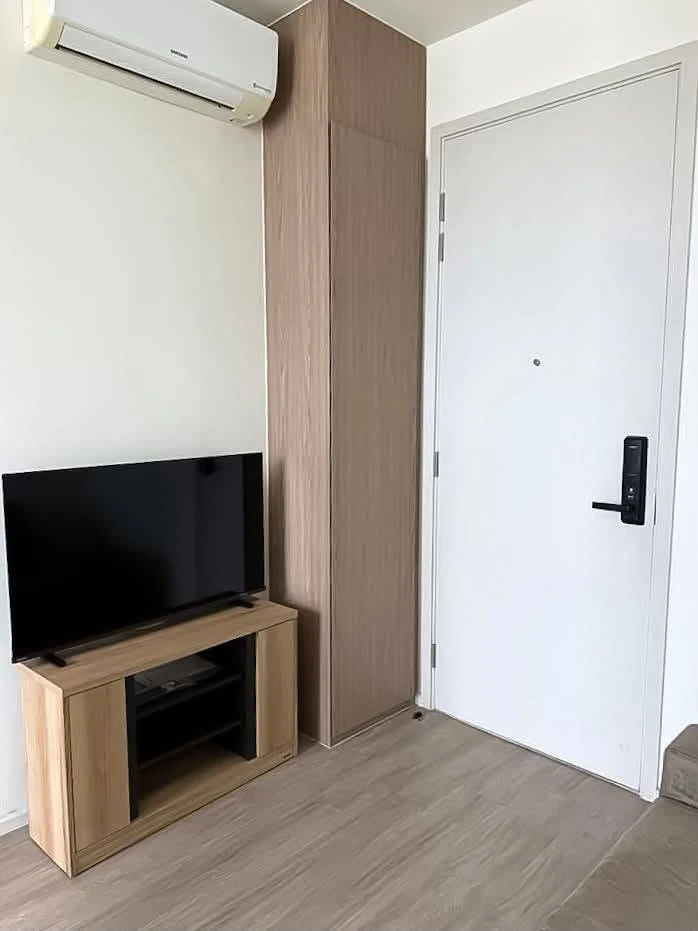 For rent: De Lapis Charan 81, 27th floor, fully furnished, very livable. Book now, don't miss out!