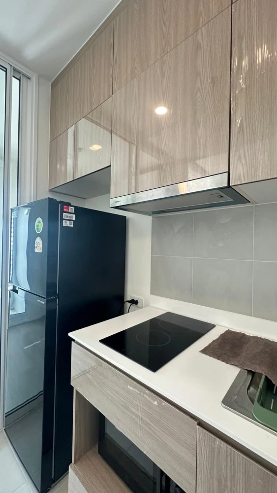 For rent: De Lapis Charan 81, high floor room, very good ventilation, complete facilities, interested, reserve now!