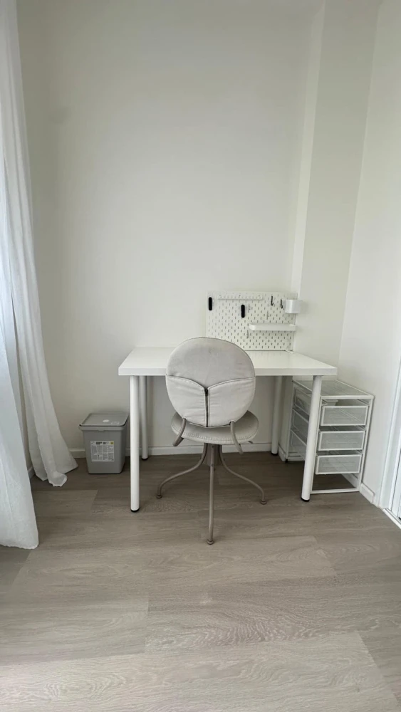 For rent: De Lapis Charan 81, high floor room, very good ventilation, complete facilities, interested, reserve now!