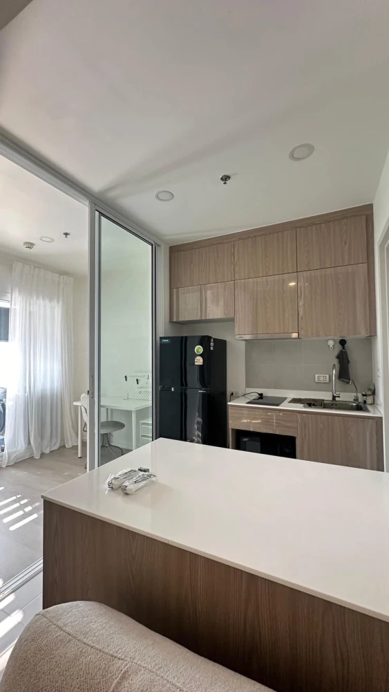 For rent: De Lapis Charan 81, high floor room, very good ventilation, complete facilities, interested, reserve now!
