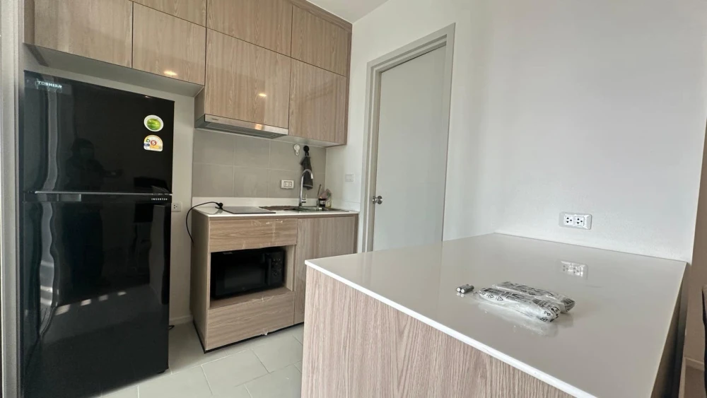 For rent: De Lapis Charan 81, high floor room, very good ventilation, complete facilities, interested, reserve now!