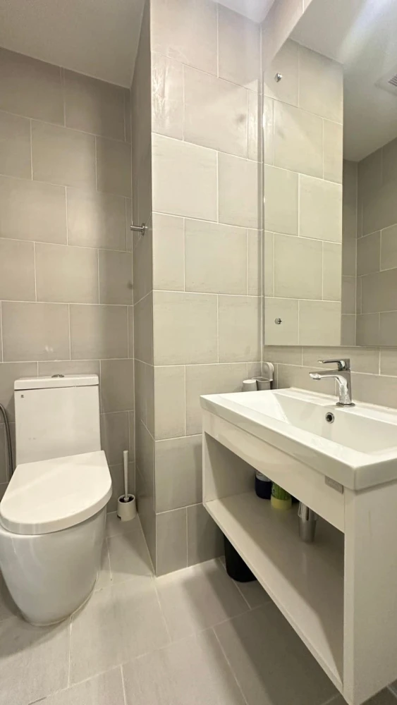 For rent: De Lapis Charan 81, high floor room, very good ventilation, complete facilities, interested, reserve now!