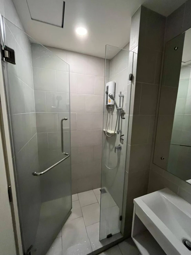 For rent: De Lapis Charan 81. A lovely room in a great location, fully furnished. You can't miss this opportunity!