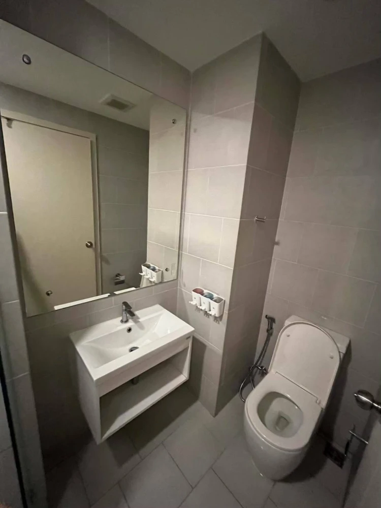 For rent: De Lapis Charan 81. A lovely room in a great location, fully furnished. You can't miss this opportunity!