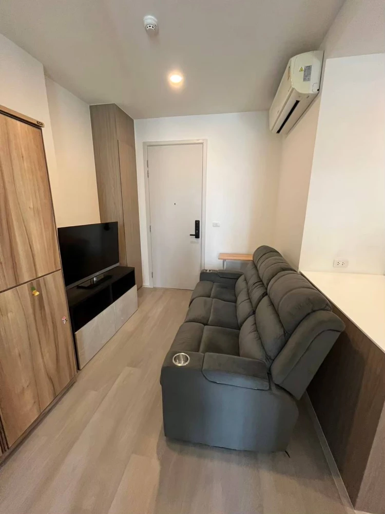 For rent: De Lapis Charan 81. A lovely room in a great location, fully furnished. You can't miss this opportunity!