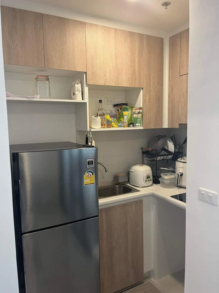 DENIM JATUJAK 1-bedroom apartment for rent, 28th floor, great location. Fully furnished with complete amenities. Don't miss out!