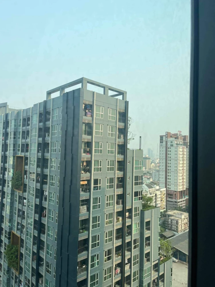 DENIM JATUJAK 1-bedroom apartment for rent, 28th floor, great location. Fully furnished with complete amenities. Don't miss out!