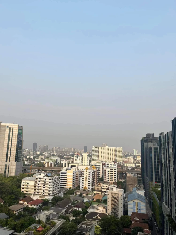 DENIM JATUJAK 1-bedroom apartment for rent, 28th floor, great location. Fully furnished with complete amenities. Don't miss out!