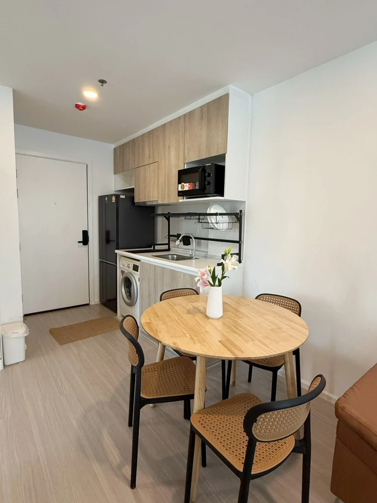 For rent: Denim Jatujak, 2 bedrooms, Chatuchak Park view, bright and airy, good ventilation, ready to move in.
