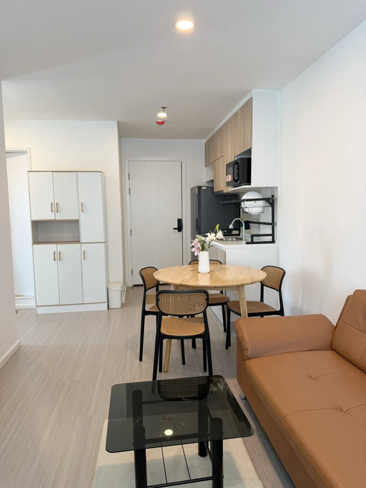 For rent: Denim Jatujak, 2 bedrooms, Chatuchak Park view, bright and airy, good ventilation, ready to move in.