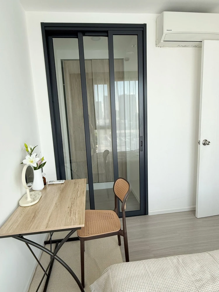 For rent: Denim Jatujak, 2 bedrooms, Chatuchak Park view, bright and airy, good ventilation, ready to move in.