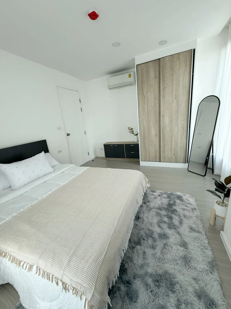 For rent: Denim Jatujak, 2 bedrooms, Chatuchak Park view, bright and airy, good ventilation, ready to move in.